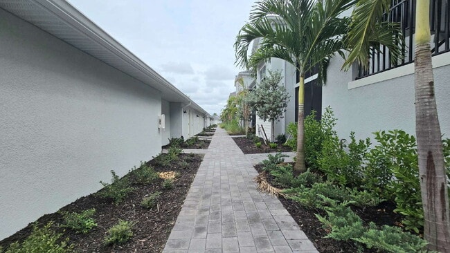 Foto del edificio - 15185 Bluffton Ln