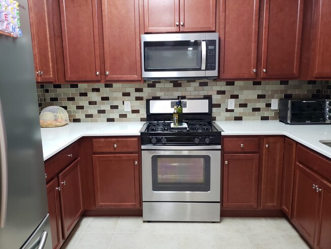 Building Photo - 622 Doral Ct