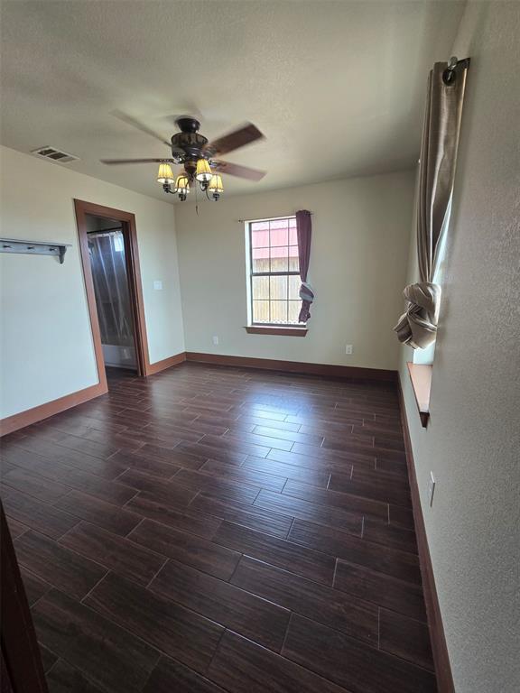 Foto del edificio - 143 Spring Hollow Trail