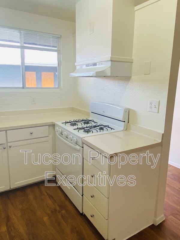 Foto del edificio - 5770 E 10th St