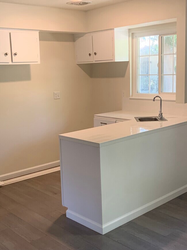 Foto del edificio - 4756 E Shields Ave