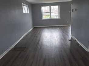 Building Photo - 601 Randolph St