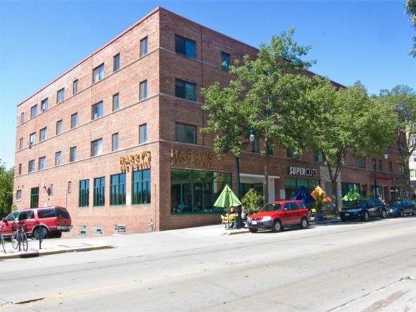 Primary Photo - 3553 N Oakland Ave