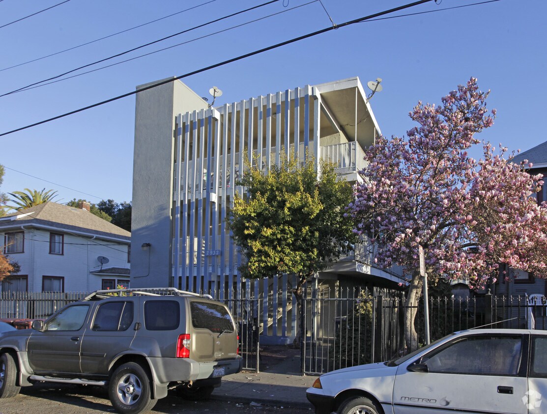 Foto del edificio - 2932 E 19th St