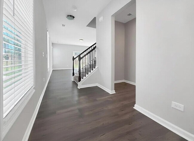 Foto del edificio - 511 Baycraft Ln