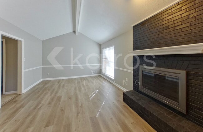 Building Photo - 2785 Clearbrook St