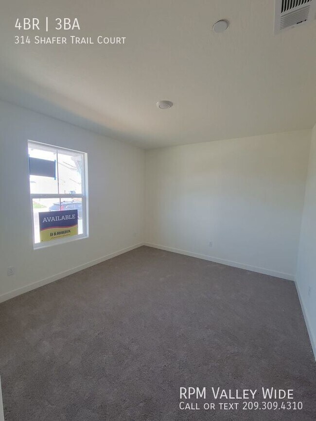 Building Photo - Beautiful brand new 4 bedroom 3 bathroom h...