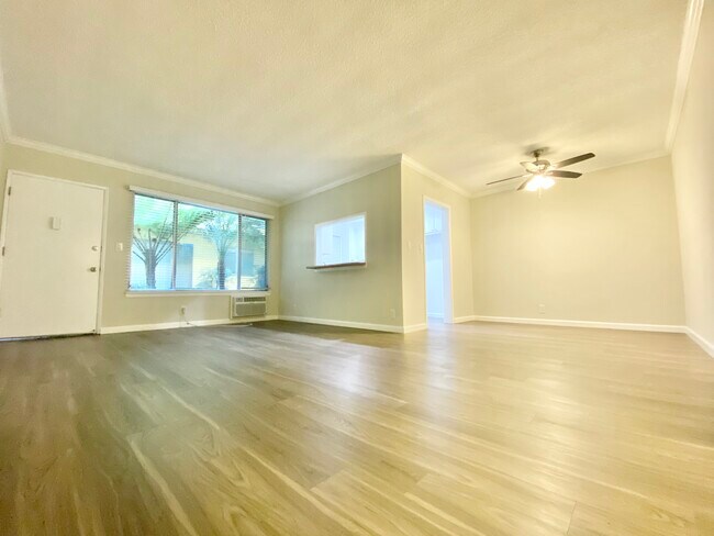Foto del edificio - 1037 N Ogden Dr West Hollywood, CA 90046