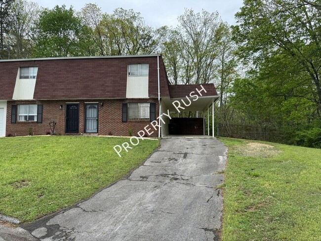 Building Photo - 2323 Green Forest Dr