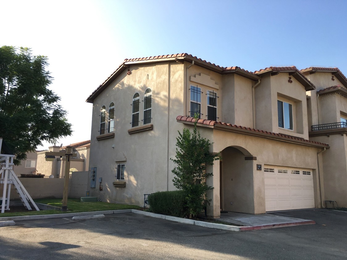 1087 E Grand Ave, Pomona, CA 91766 Townhome Rentals in Pomona CA