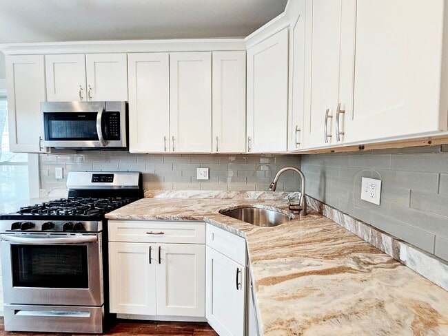 Building Photo - 24 Mansfield St