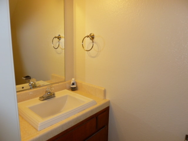 Foto del edificio - Great Two Story Condo in a Nice Area & Near Gym!