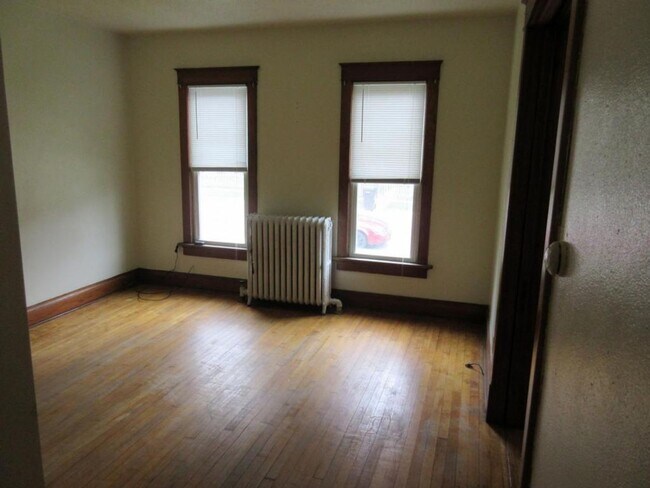 Foto del edificio - 3 Bedroom 1 Bathroom Duplex