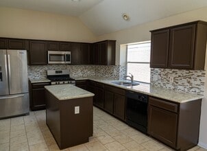 Building Photo - 15627 Rosewood Hill Ct