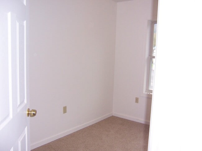 Building Photo - 301 Tavern Ter
