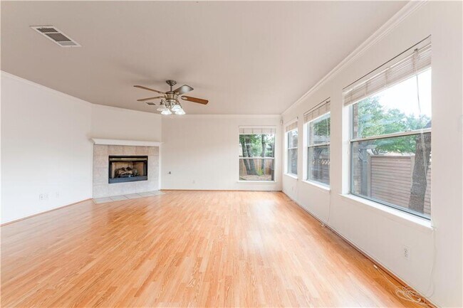 Foto del edificio - 2300 Natalie Cove