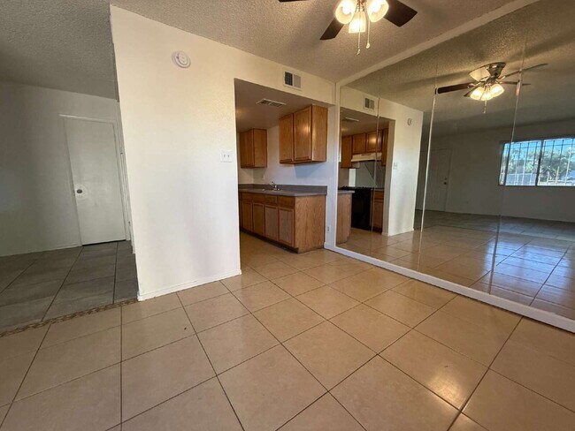 Foto del edificio - 3947 W Wonderview Rd