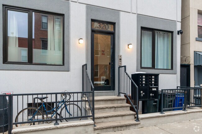 Entrada del edificio - 320 Eckford St