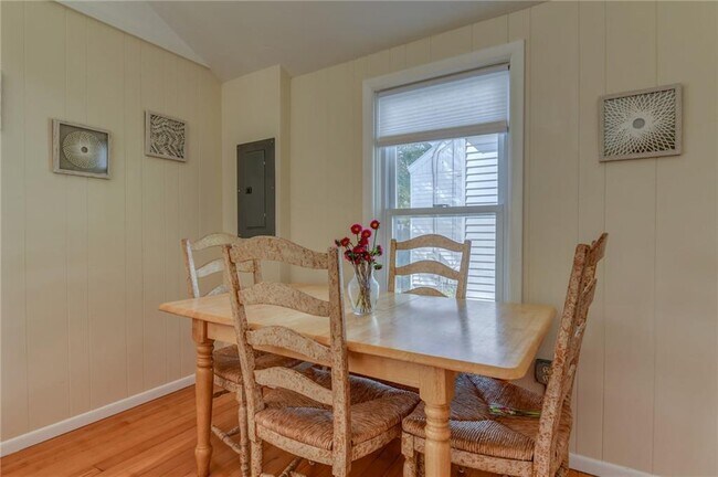 Foto del edificio - 83 Angell Rd