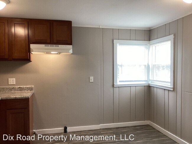 Foto del edificio - 3 br, 1 bath House - 1950 Shaftesbury Road,