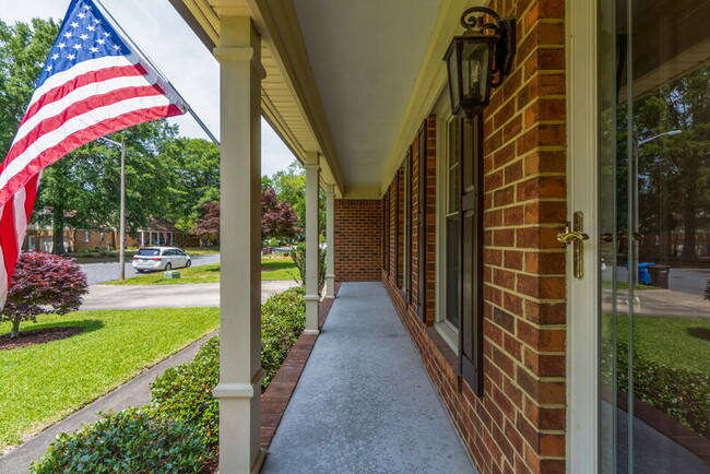 Building Photo - 658 Wickwood Dr