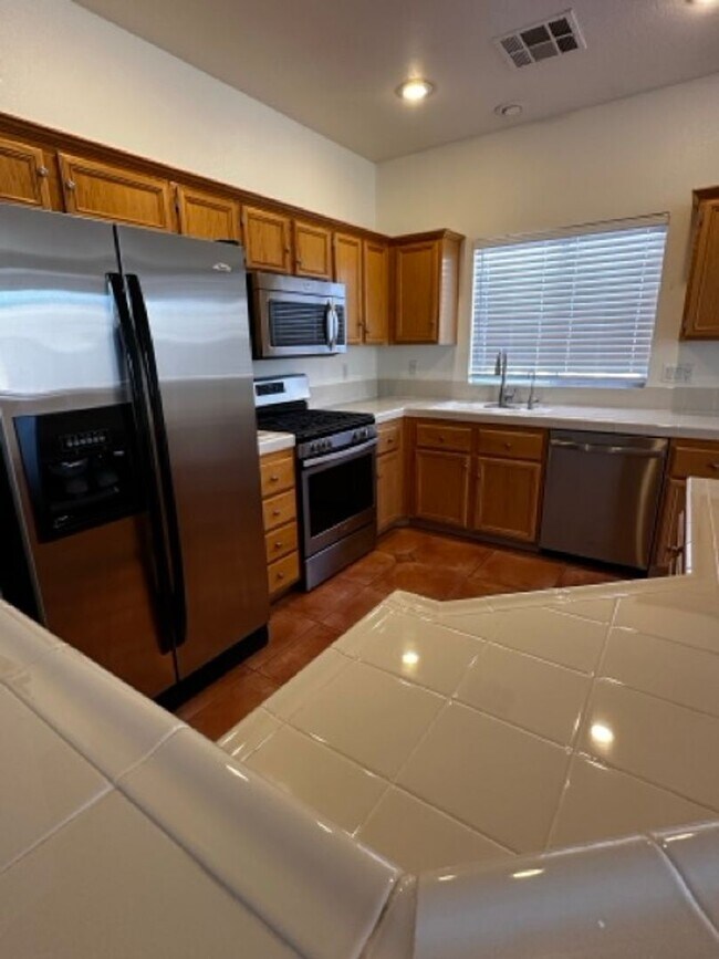 Foto del edificio - Stunning 3-Bedroom Home in the Heart of Su...