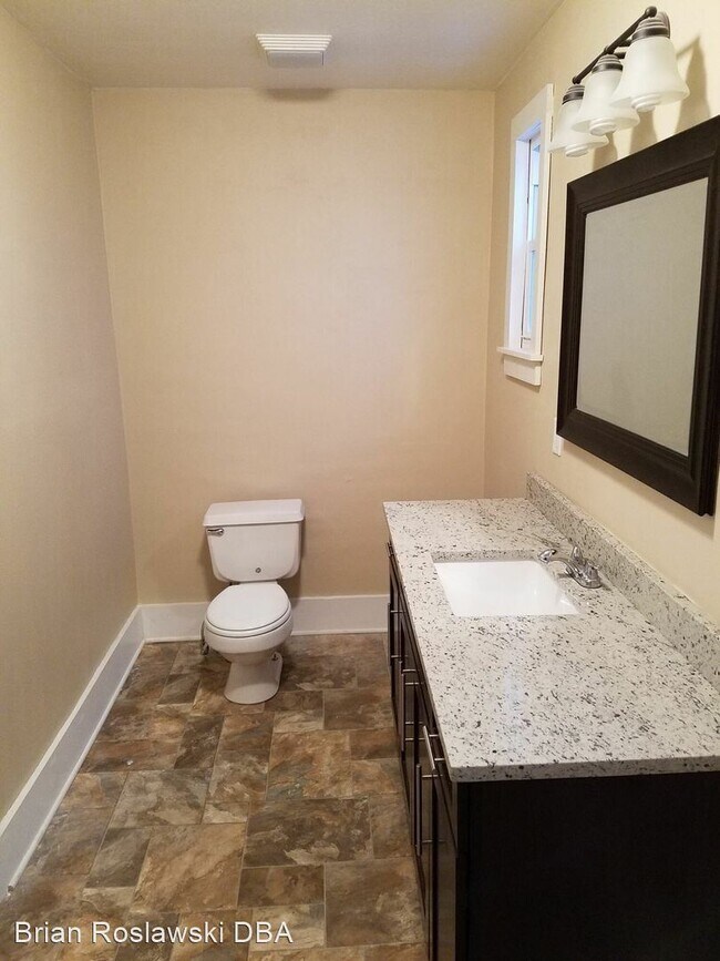 Foto del edificio - 3 br, 1 bath House - 610 E. Locust St.