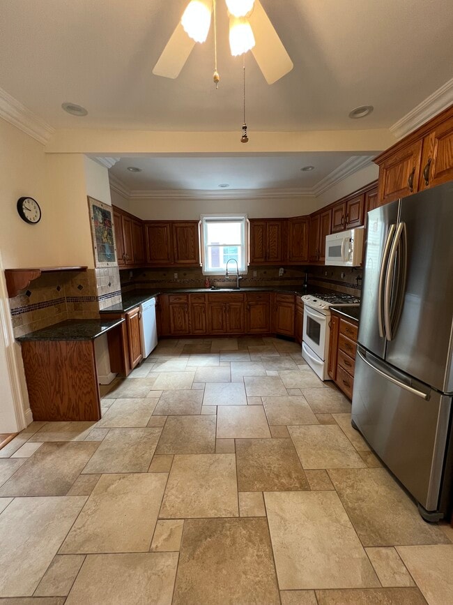 Kitchen - 24 Parker Ave