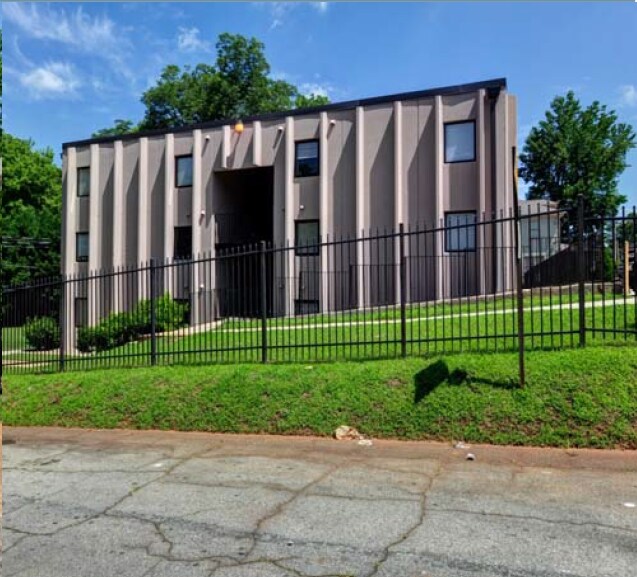 Building Photo - 2883 Harris St