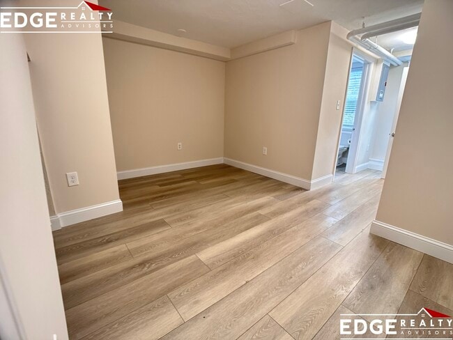 Building Photo - 10 E Boulevard Rd