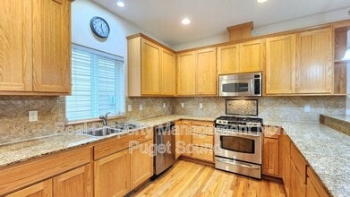 Building Photo - 7332 Olympic Dr