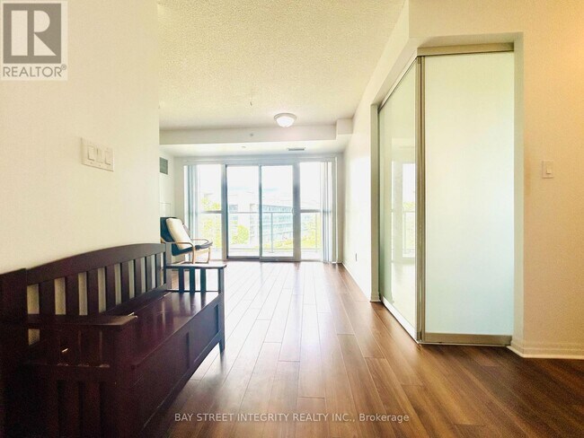 Photo du bâtiment - 275 Yorkland Rd