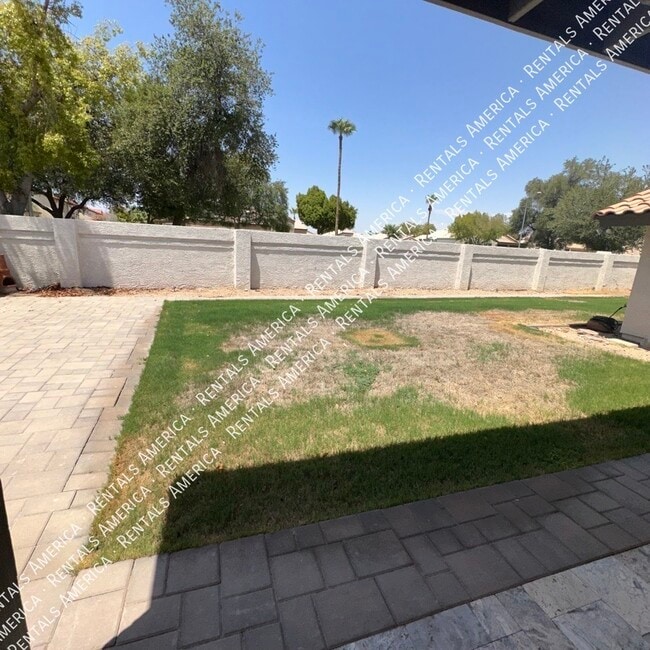 Building Photo - 3802 N Wintergreen Way