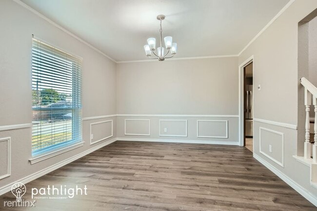 Building Photo - 5 br, 3.5 bath House - 1380 Green Hills Co...