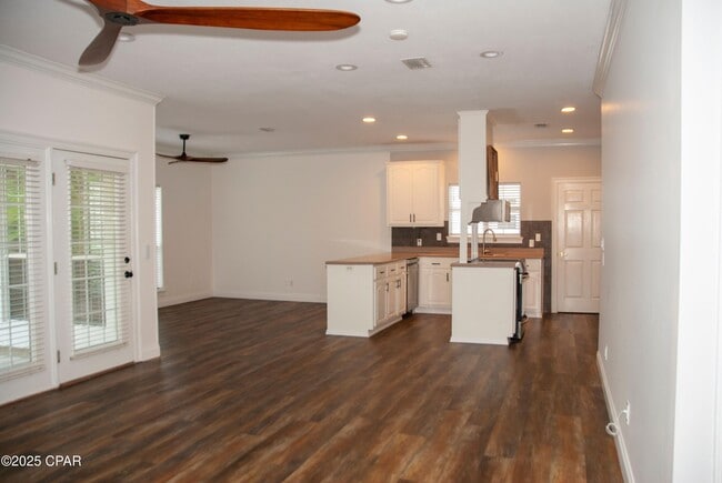 Building Photo - 7009 N Lagoon Dr