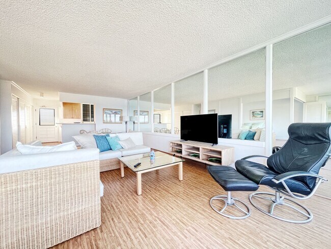Foto del edificio - Ocean Front, Gold Coast, Furnished Condo with Direct Ocean Views!