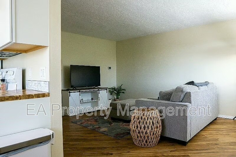 Foto del edificio - 1217 Chelwood Park Blvd NE