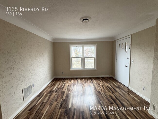 Photo du bâtiment - CHARMING 2 BED/1BATH BUNGALOW W/ POOL + UTILITIES