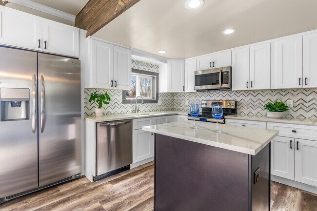 Kitchen - 801 Pratt St