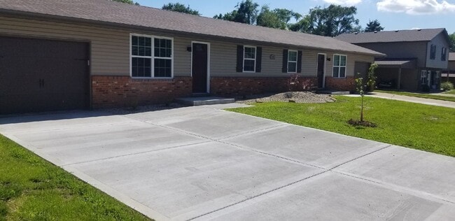 Building Photo - 434 Eagles Way