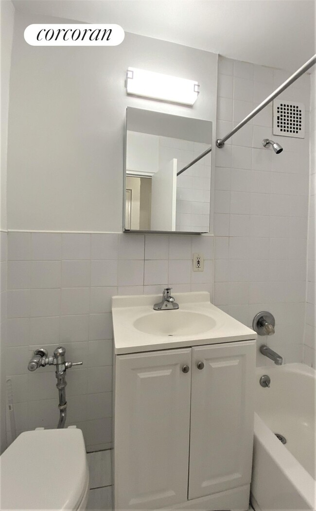 Building Photo - 70 W 71st St