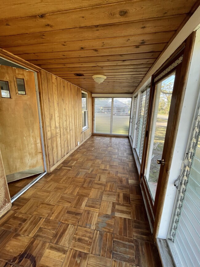 Building Photo - 2425 N 17th Ave