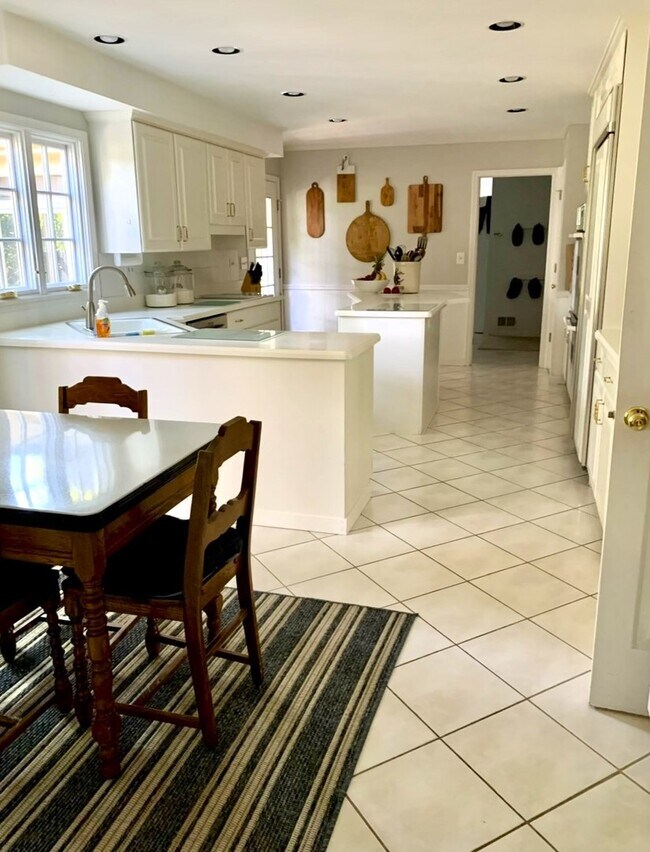 Foto del edificio - 1391 Wild Rose Ln