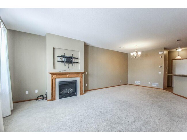 Foto del edificio - *3Bed*2.5Bath plus loft*1852 SqFt- Great A...