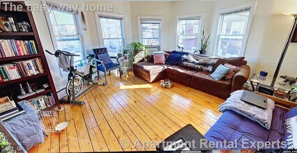 Building Photo - 3 Calvin St