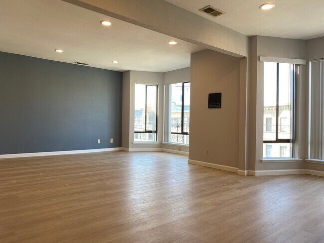 Building Photo - 428 22nd Ave