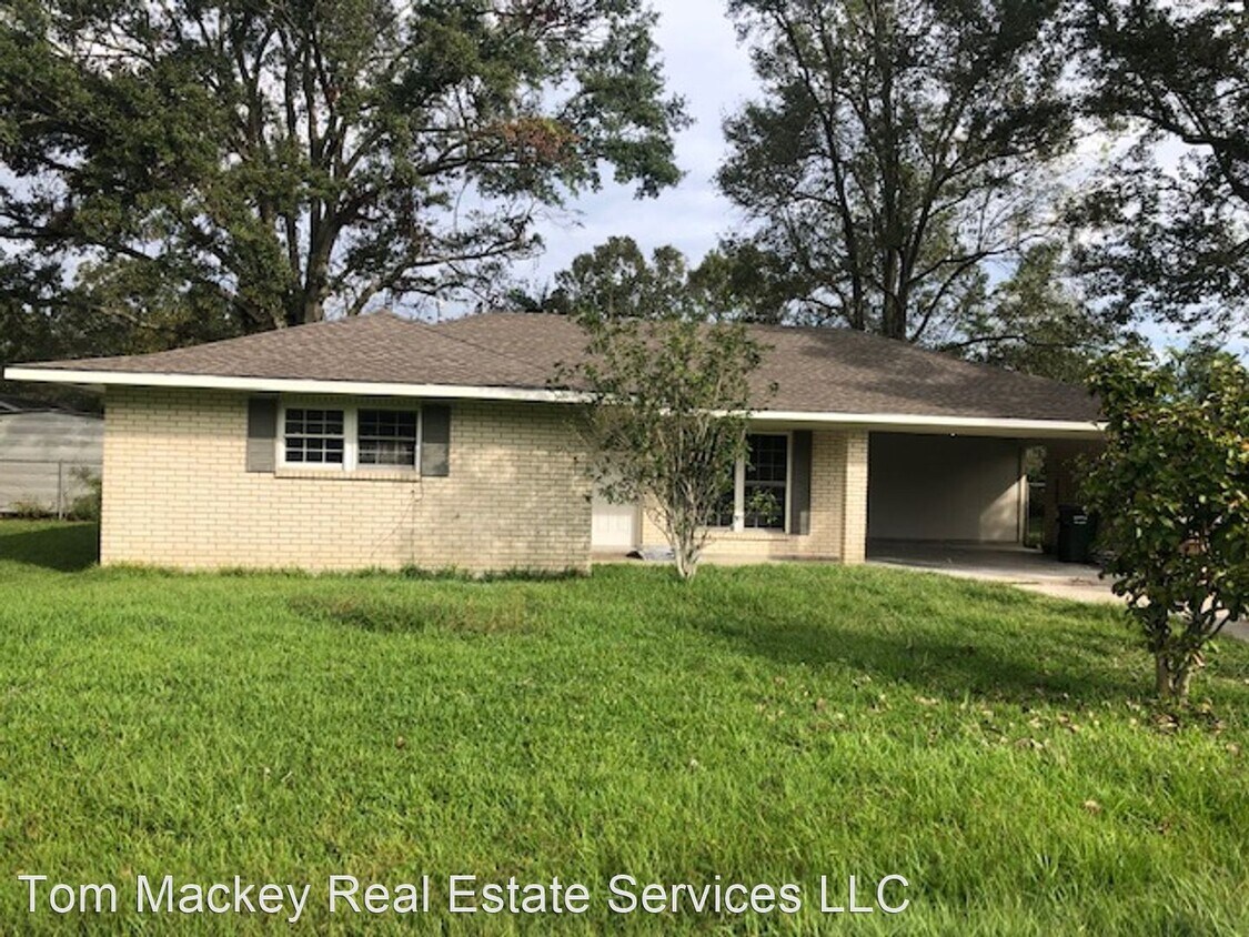 3 br, 2 bath House 40154 Marie Rd. House Rental in Prairieville, LA