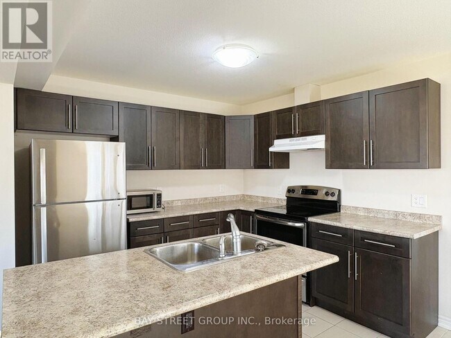 Photo du bâtiment - 30 Elderberry Rd