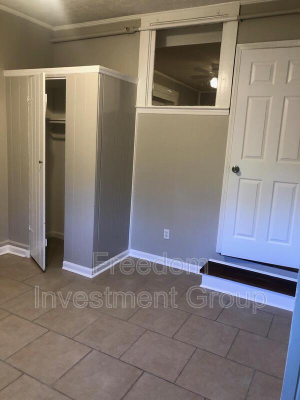 Foto del edificio - 307 S Magnolia St