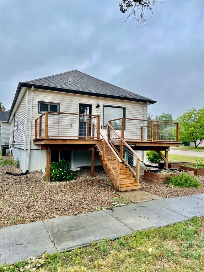 Building Photo - Beautifully Renovated 4-Bedroom Home Near West Blvd